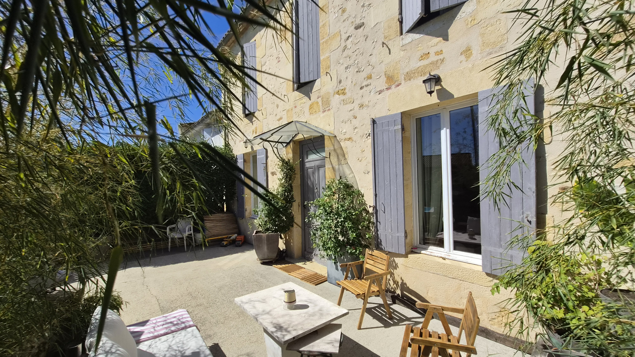 Maison en pierre rénovée - 3 chambres - Cour de 70 m2 -