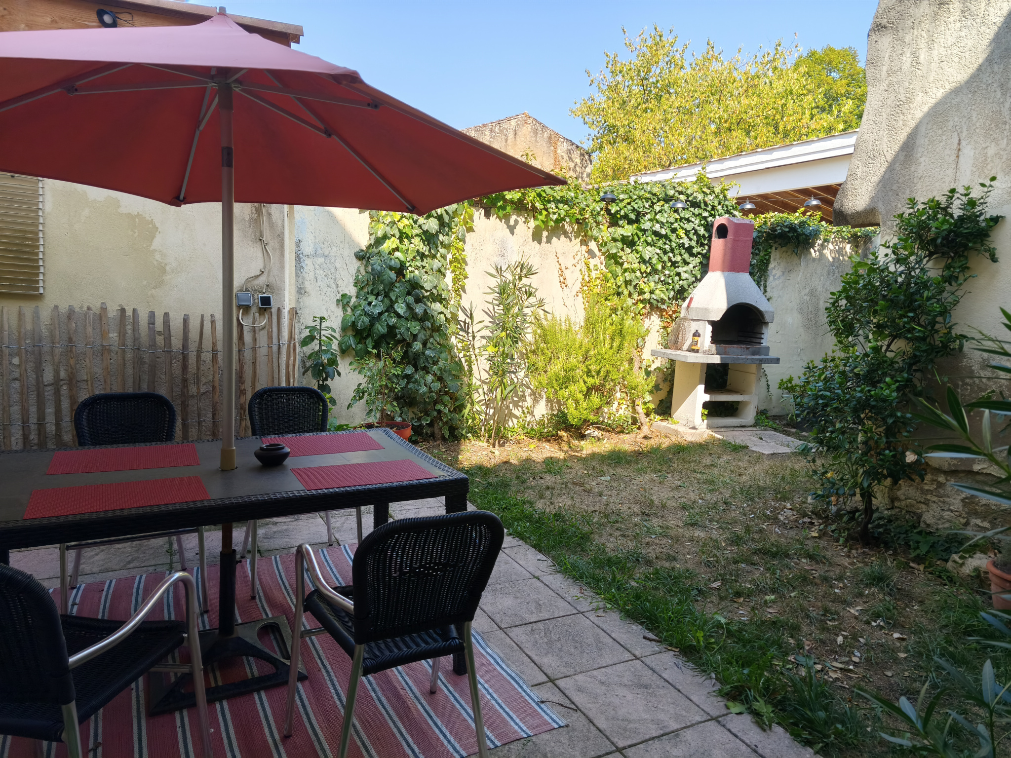 Maison de village en pierre avec jardinet et garage   À 5 minutes de Langon